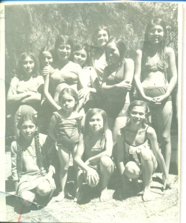 Paseo de Alumnos, sector  "El Cuyano" del 7° Año B, a las riveras del Río Grande de Tulahuén, realizado el día 3 de Diciembre de 1975,(Donante, Jaime Castillo P.).-